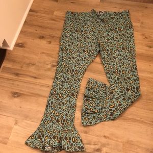Mud Pie flare bottom slerp pants